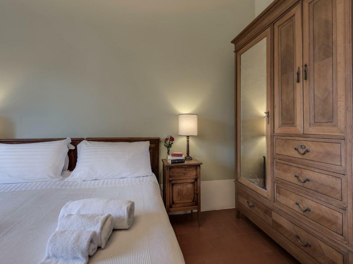 Tenuta Di Capezzana Bed & Breakfast Seano Luaran gambar